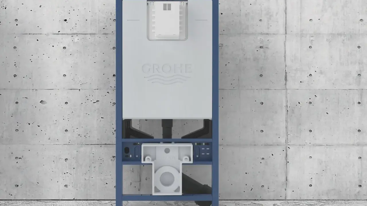 Stelaż podtynkowy Grohe z widocznym mechanizmem spłuczki. Pokazuje, jak ważna jest precyzyjna odległość geberitu od ściany dla estetyki i funkcjonalności łazienki.