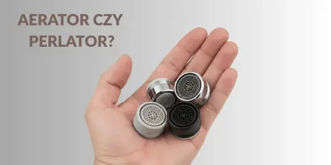 Dłoń trzyma kilka perlatorów, małych elementów do kranów. Czy to aerator czy perlator?