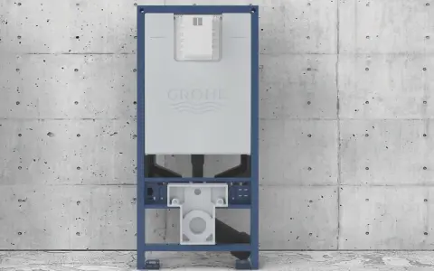 Stelaż podtynkowy Grohe z widocznym mechanizmem spłuczki. Pokazuje, jak ważna jest precyzyjna odległość geberitu od ściany dla estetyki i funkcjonalności łazienki.
