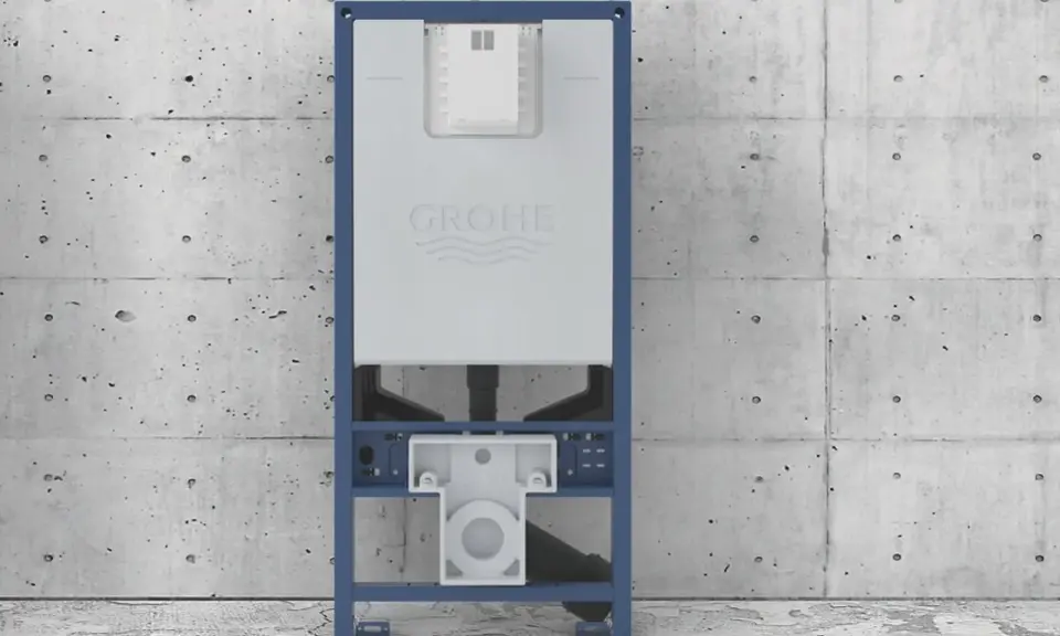 Stelaż podtynkowy Grohe z widocznym mechanizmem spłuczki. Pokazuje, jak ważna jest precyzyjna odległość geberitu od ściany dla estetyki i funkcjonalności łazienki.